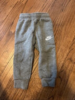Nike Kids Heather Gray Jogger Sweatpants with White Logo